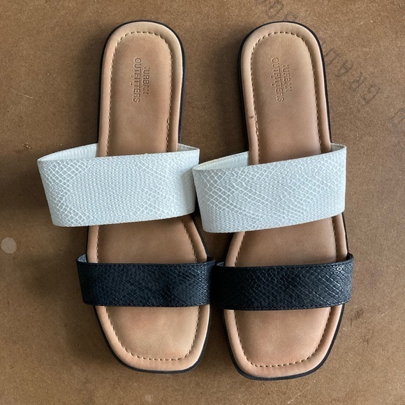 URBAN OUTFITTERS Women’s Size 8 Flat Slide Sandals - Picture 2 of 8
